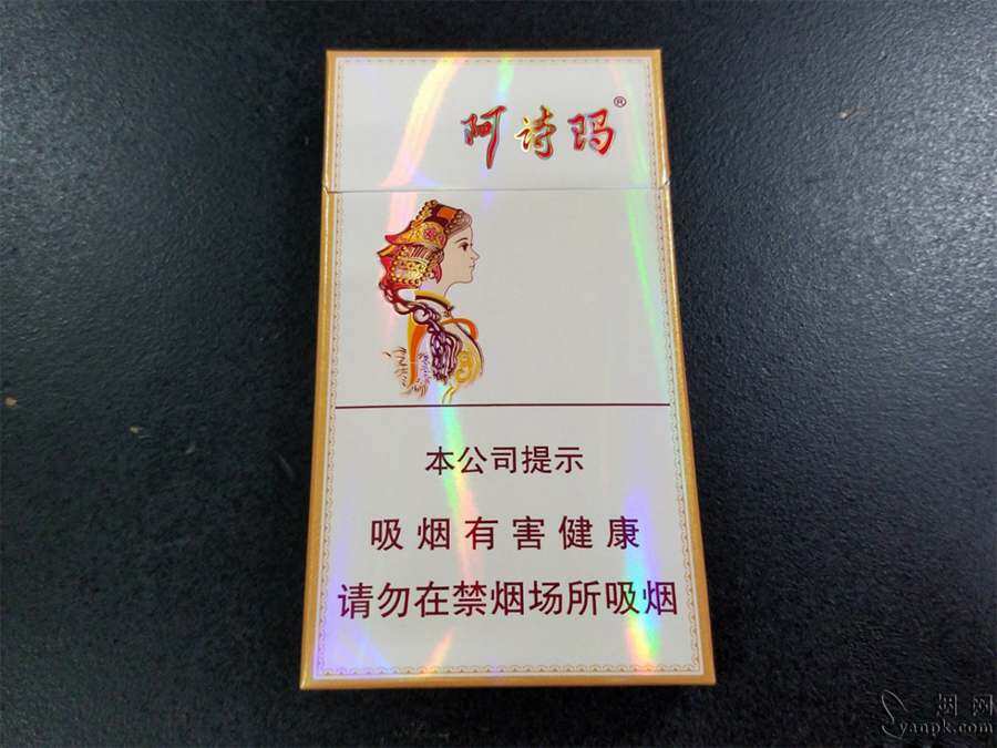 是略带着怪味的浓郁甜香,而又有点类似于金圣花开富贵的那种淡药香味