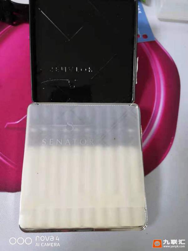 俄罗斯的烟铁盒包装很像寿百年