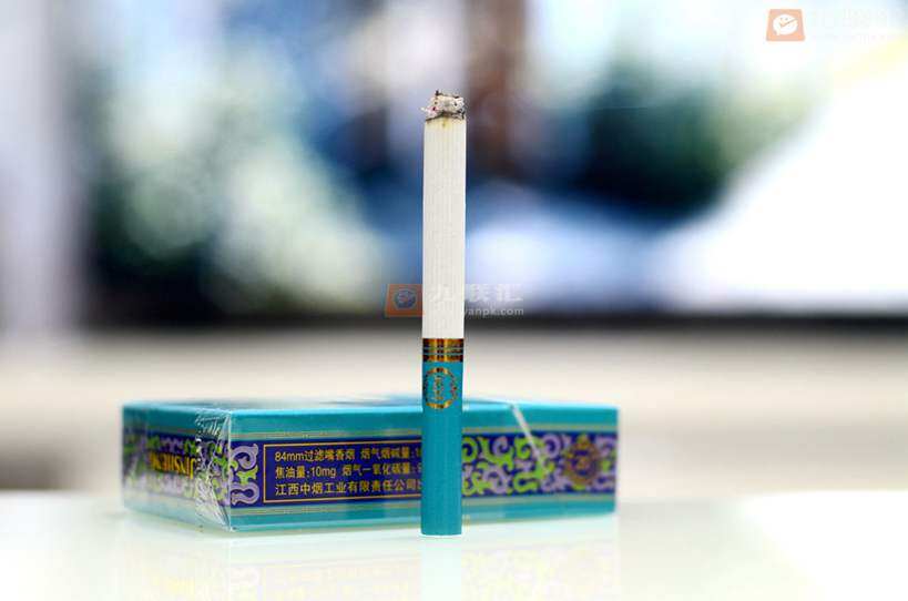 金圣18元浅蓝色青瓷香烟小品