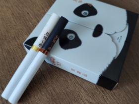 宽窄熊猫之恋娇子烟中的哈士奇