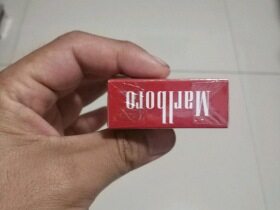 万宝路(硬红短支美产加税版)