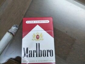 万宝路(硬红短美产免税)