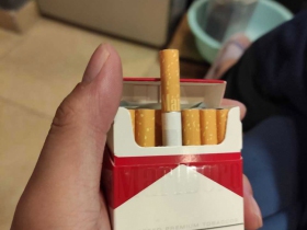 烟酒店偶遇中免硬红万宝路