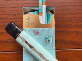 泰山合悦,清新的包装,完美搭配悦刻电子烟,这两个摆在一起颜色还挺搭