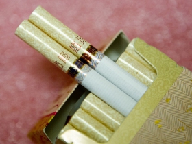 苏烟(格局)香烟,80档,味道没有金沙2好,我觉得现在的新烟都没有老烟