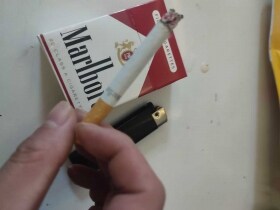 万宝路(硬红短支美产加税版)