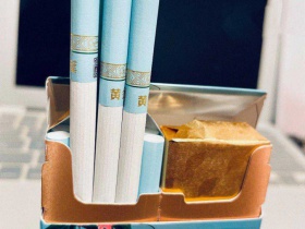 黄金叶国色中支,40块一包,包装很漂亮,味道也还行