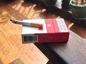 万宝路(硬红2.0南非免税版)