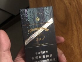 芙蓉王(硬闪带细支)