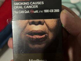 万宝路(硬红新加坡平装版)