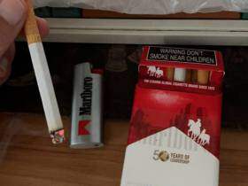 万宝路(硬红2.0南非免税版)