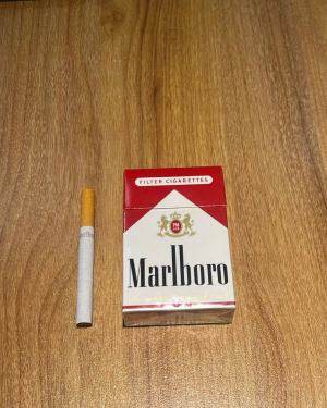 万宝路(硬红美短美税版)