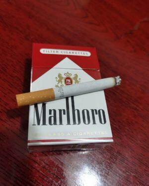 万宝路(硬红美短美税版)