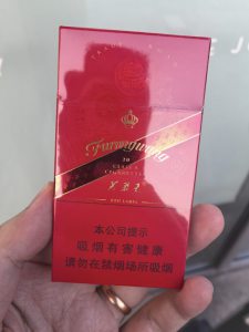 芙蓉王(硬红带细支)