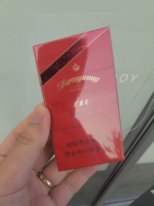 芙蓉王(硬红带细支)